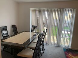 Pristine 3-bed House in Grays