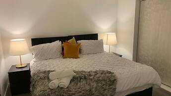 Pristine 3-bed House in Grays