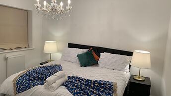 Pristine 3-bed House in Grays