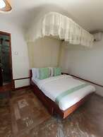 Happy Rhino Lodge