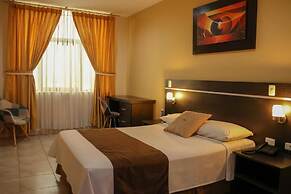 HOTEL GOLDEN VISTA