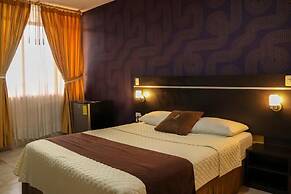 HOTEL GOLDEN VISTA