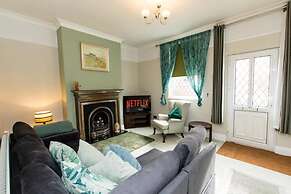 Captivating 2-bed House in Chesterfield