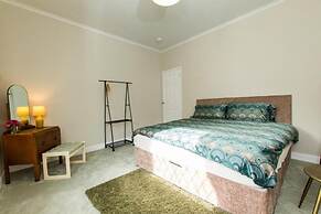 Captivating 2-bed House in Chesterfield