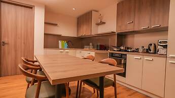 May Seven Service Apartment