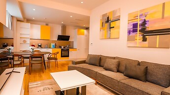 May Seven Service Apartment