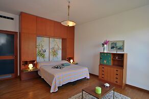 Villa Olivella in Sale Marasino