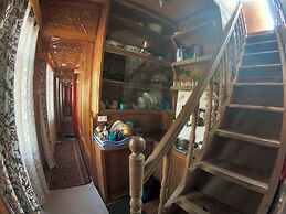 Goona palace houseboats