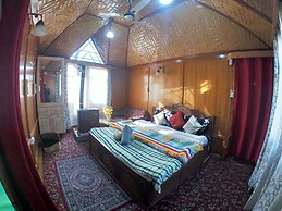 Goona palace houseboats