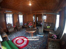 Goona palace houseboats