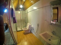 Goona palace houseboats