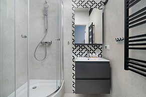 Stylish Grey Studio in Poznan by Renters