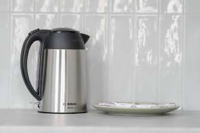 Stylish Grey Studio in Poznan by Renters