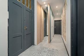 Stylish Grey Studio in Poznan by Renters