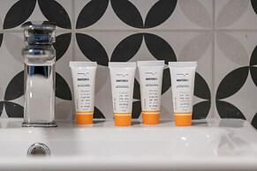 Stylish Grey Studio in Poznan by Renters