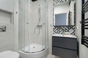 Stylish Grey Studio in Poznan by Renters