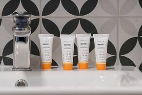 Stylish Grey Studio in Poznan by Renters