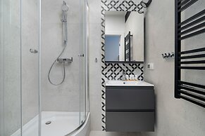 Stylish Grey Studio in Poznan by Renters