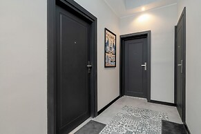 Stylish Grey Studio in Poznan by Renters