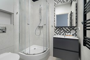 Stylish Grey Studio in Poznan by Renters