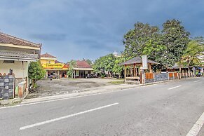 OYO 93660 New Family Hotel Syariah