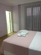 Sapanca mavi yeşil köy evi