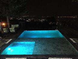 Sapanca mavi yeşil köy evi