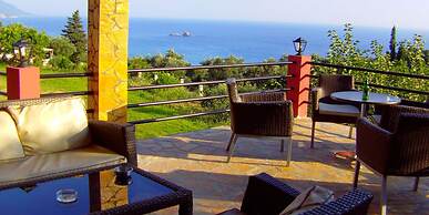 Pool Apartments With Panoramic Pelekas Beach View