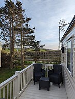 2 Bedroom Pet Free Caravan and Decking Free Wifi