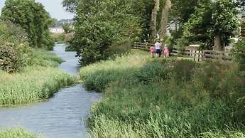 2 Bedroom Pet Free Caravan and Decking Free Wifi