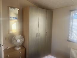 2 Bedroom Pet Free Caravan and Decking Free Wifi