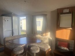 2 Bedroom Pet Free Caravan and Decking Free Wifi