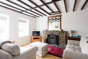 Simple Luxury in Brecon Beacons Village House