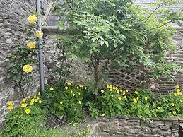 Simple Luxury in Brecon Beacons Village House