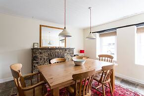 Simple Luxury in Brecon Beacons Village House