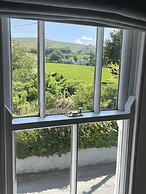 Simple Luxury in Brecon Beacons Village House