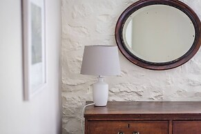 Simple Luxury in Brecon Beacons Village House