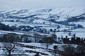 Simple Luxury in Brecon Beacons Village House