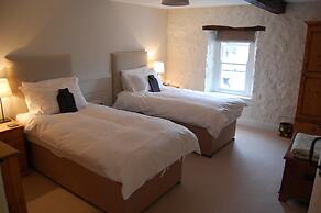 Simple Luxury in Brecon Beacons Village House