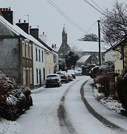 Simple Luxury in Brecon Beacons Village House