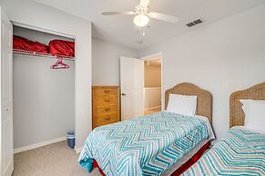 Bright + Roomy Kissimmee Townhome: 9 Mi to Disney!