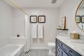 Modern Midcentury Tucson Retreat: Patio & Hot Tub