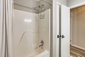 Pet-friendly Fultondale Home ~ 9 Mi to Birmingham!