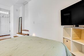 Pet-friendly Elmont Apartment: 17 Mi to Nyc!