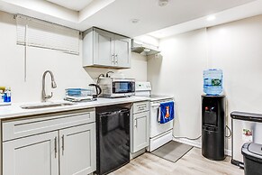 Pet-friendly Elmont Apartment: 17 Mi to Nyc!