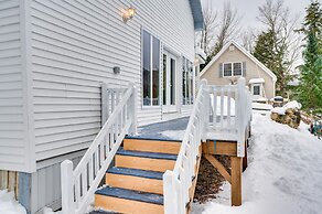 Peaceful Stark Cottage w/ Deck on South Ponds!