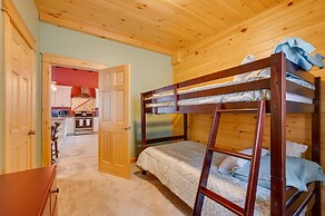 Peaceful Stark Cottage w/ Deck on South Ponds!