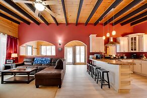 Peaceful Stark Cottage w/ Deck on South Ponds!