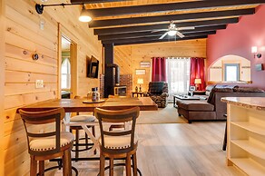 Peaceful Stark Cottage w/ Deck on South Ponds!