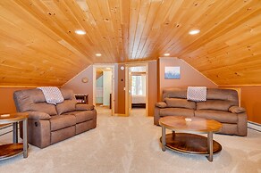 Peaceful Stark Cottage w/ Deck on South Ponds!